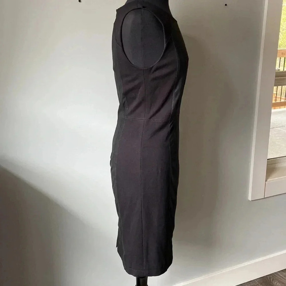 BCBGMAXAZRIA |  Kellen Sleeveless Shift Dress - Picture 4 of 8